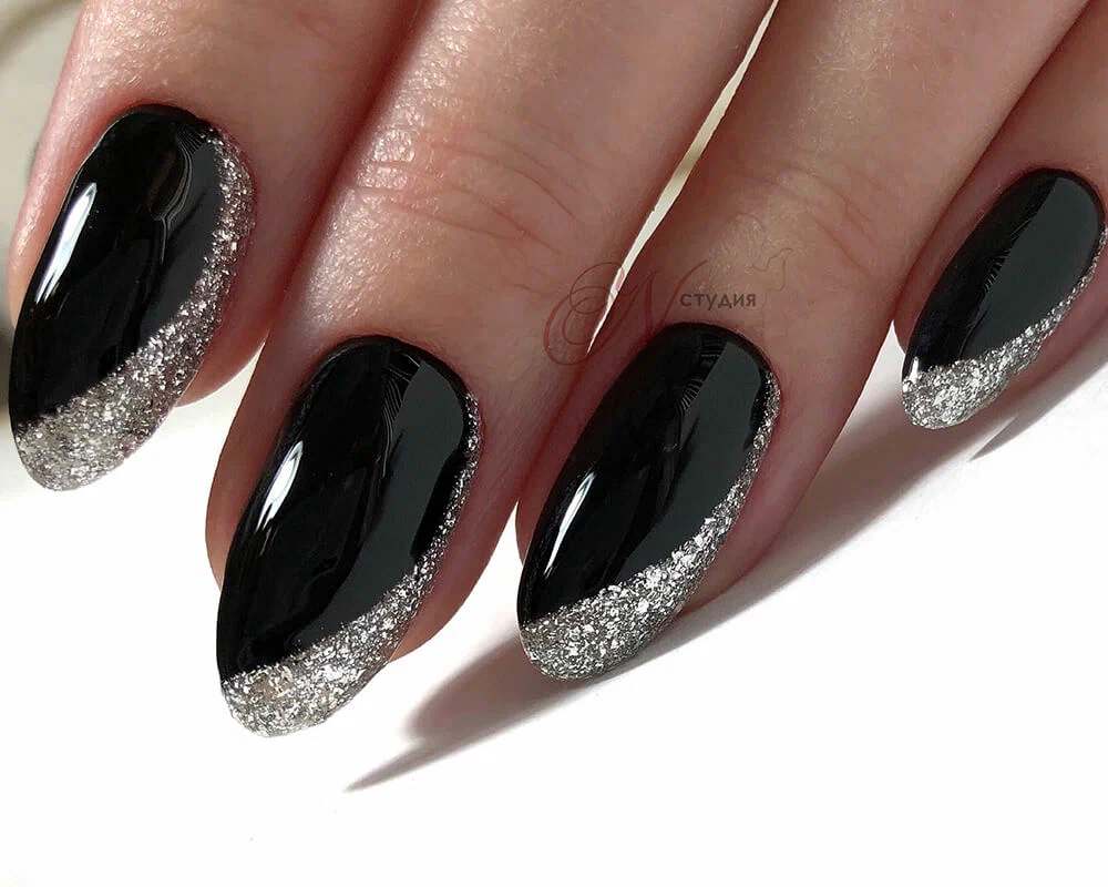 design on black nails