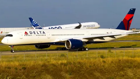 Delta DL39 Returns to LAX